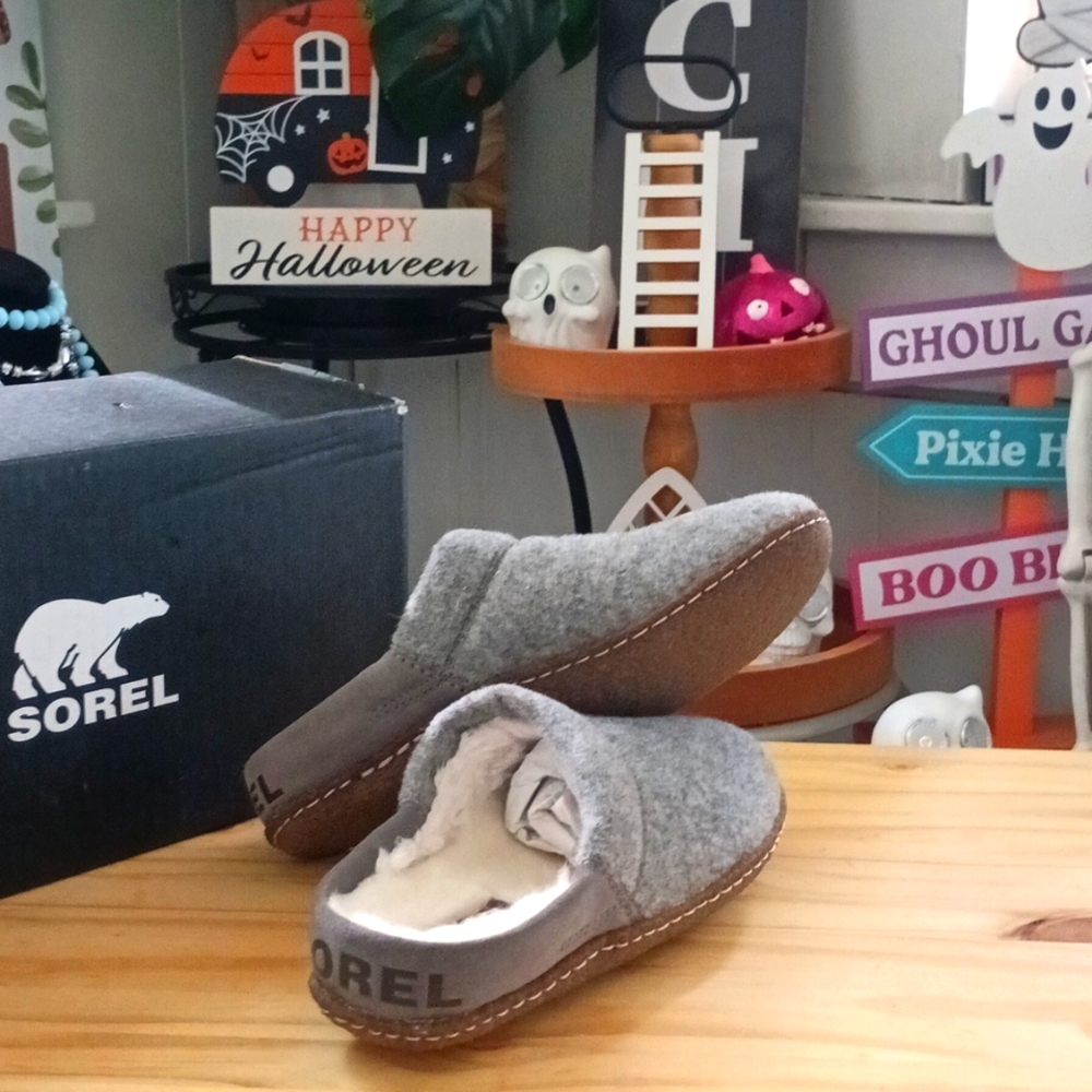 1️⃣3️⃣8️⃣Sorel Slip ons